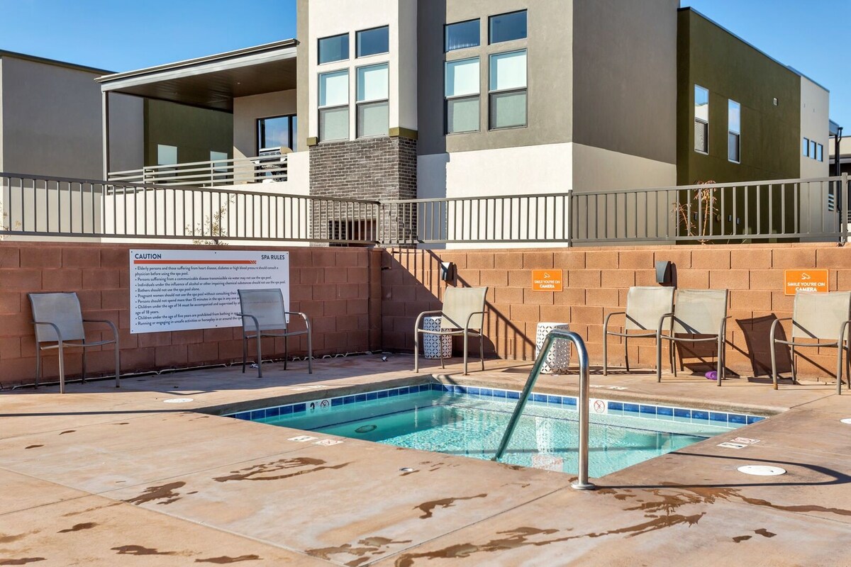 Villa 36 - 4 Bedroom Townhome Pool and Hot Tub