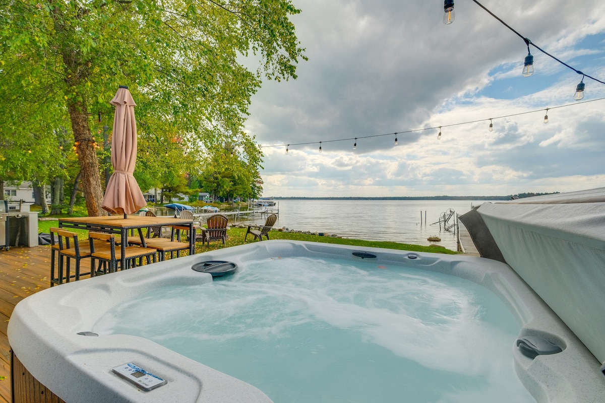 Kalkaska Retreat: Private Hot Tub, Dock, Fireplace