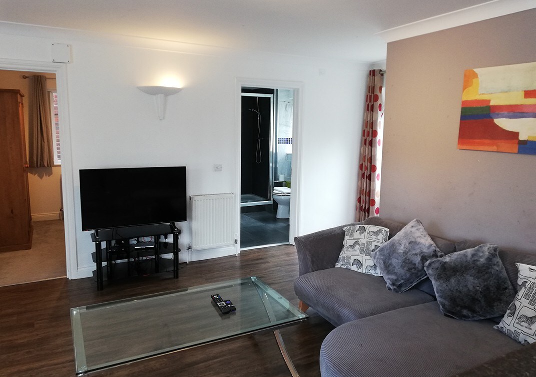 Mill Lane Refurbished 2 Bedroom Apartment