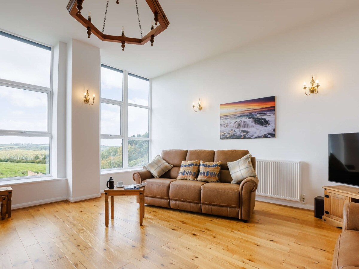 5 Bed in Widemouth Bay  (89900)