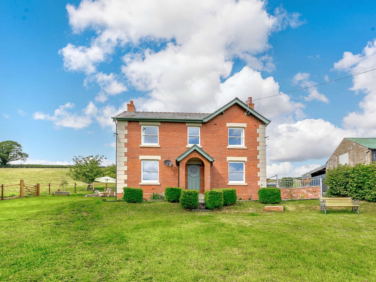 4 Bed in Welshpool  (89012)