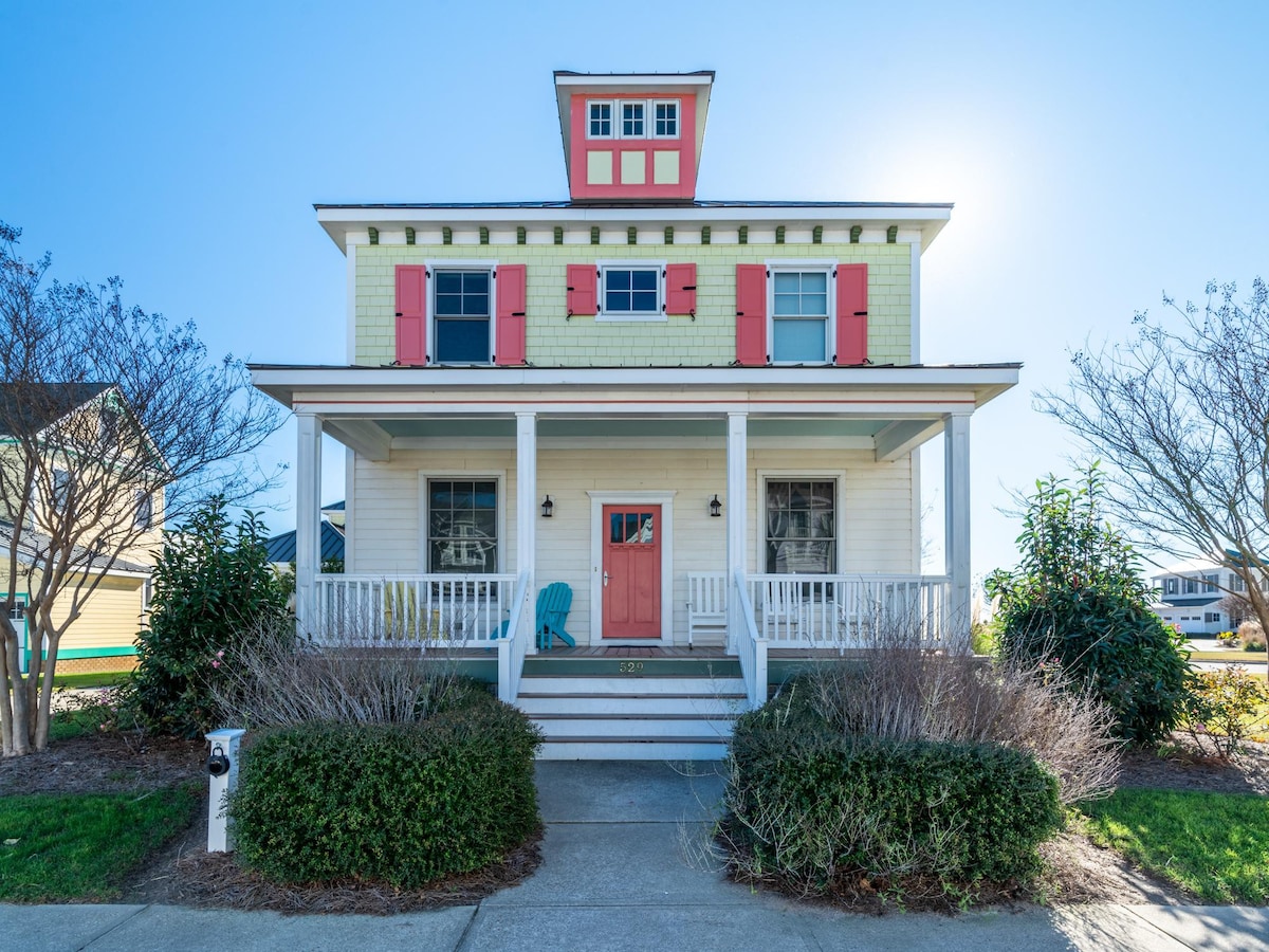 Gorgeous 4BR Home With Panoramic Sunsets & Walking