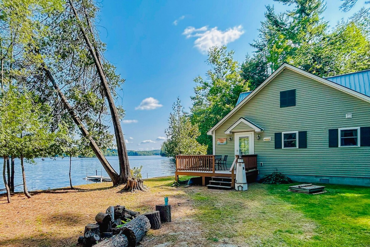 Lakefront 3BR with views, dock & inviting deck