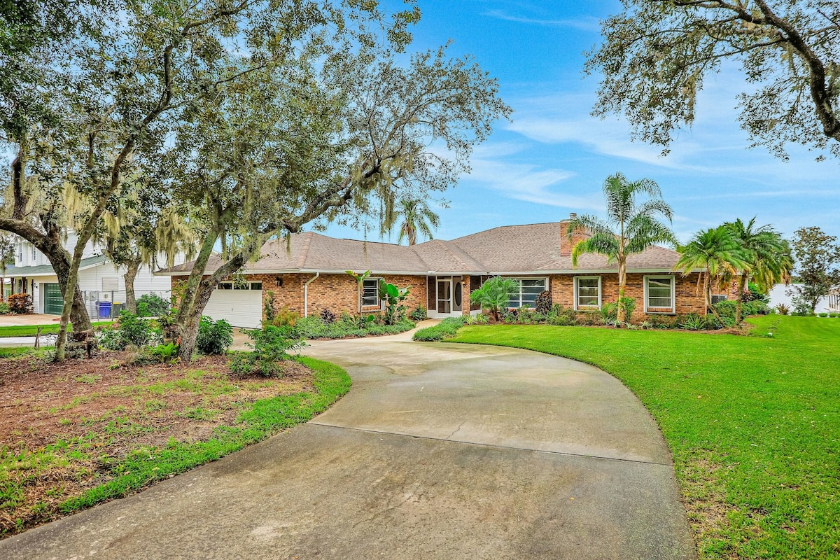 5BR lakefront with water access & private pool