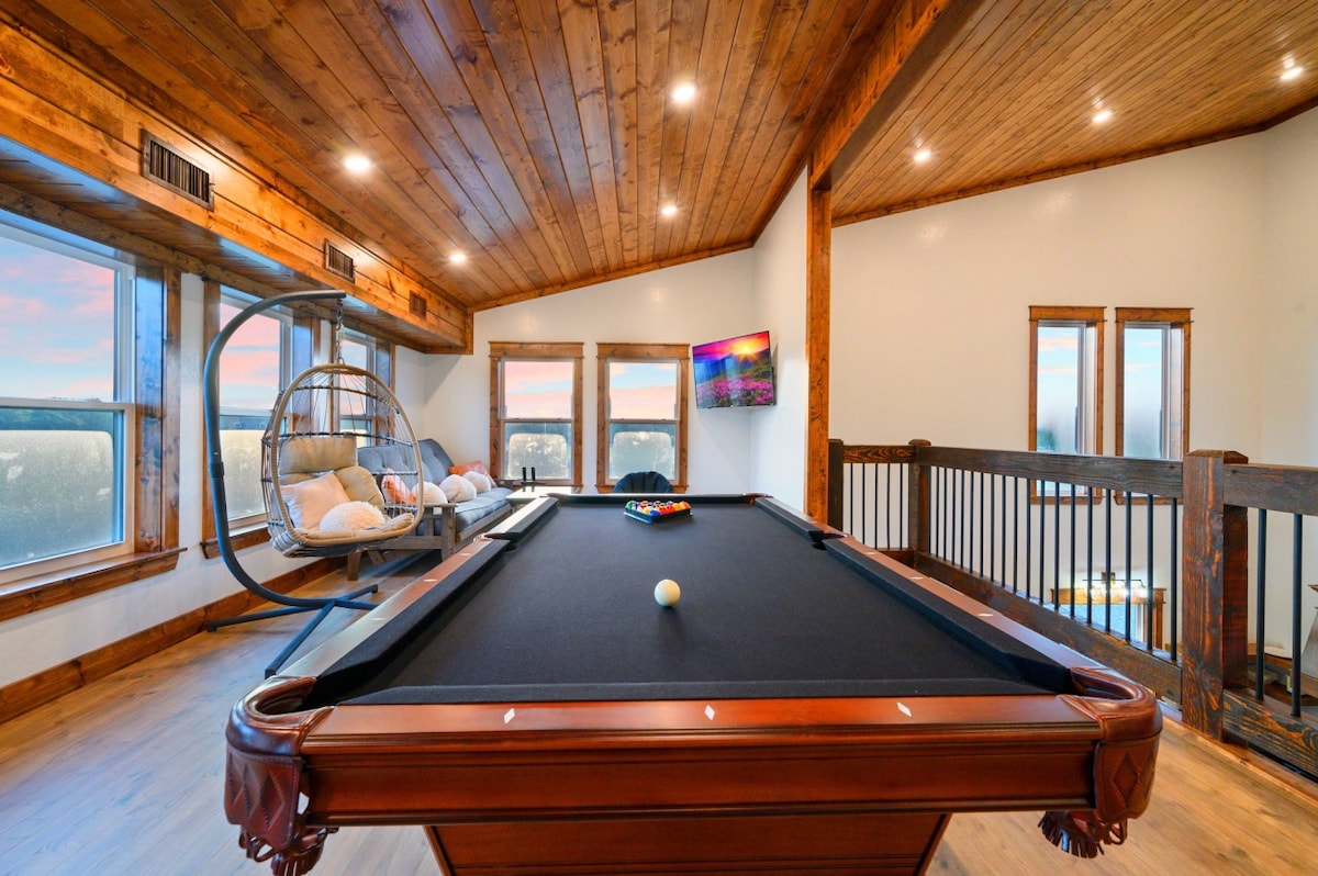 Heated Pool & Shuffleboard: Pondside Cabin Retreat