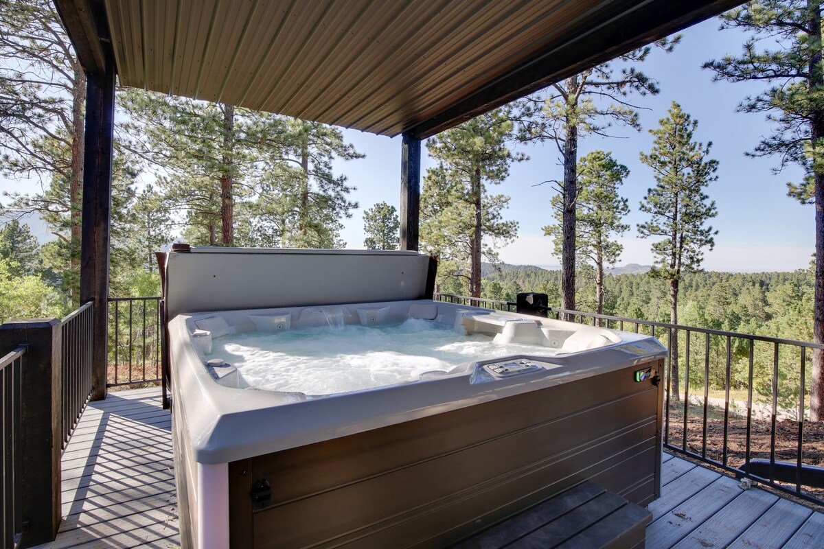 South Dakota Retreat w/ Hot Tub, Fire Pit & Grill!