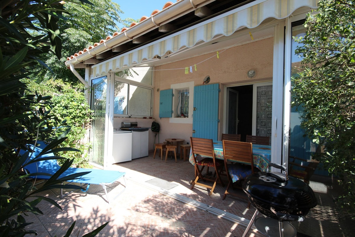 Corner Villa located with Airco in a secured resid