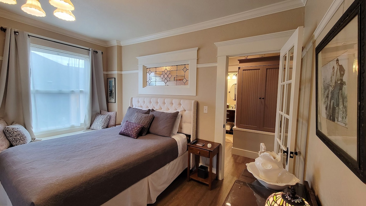 RedTail Inn - 3 Suites |  Sleeps up to 12