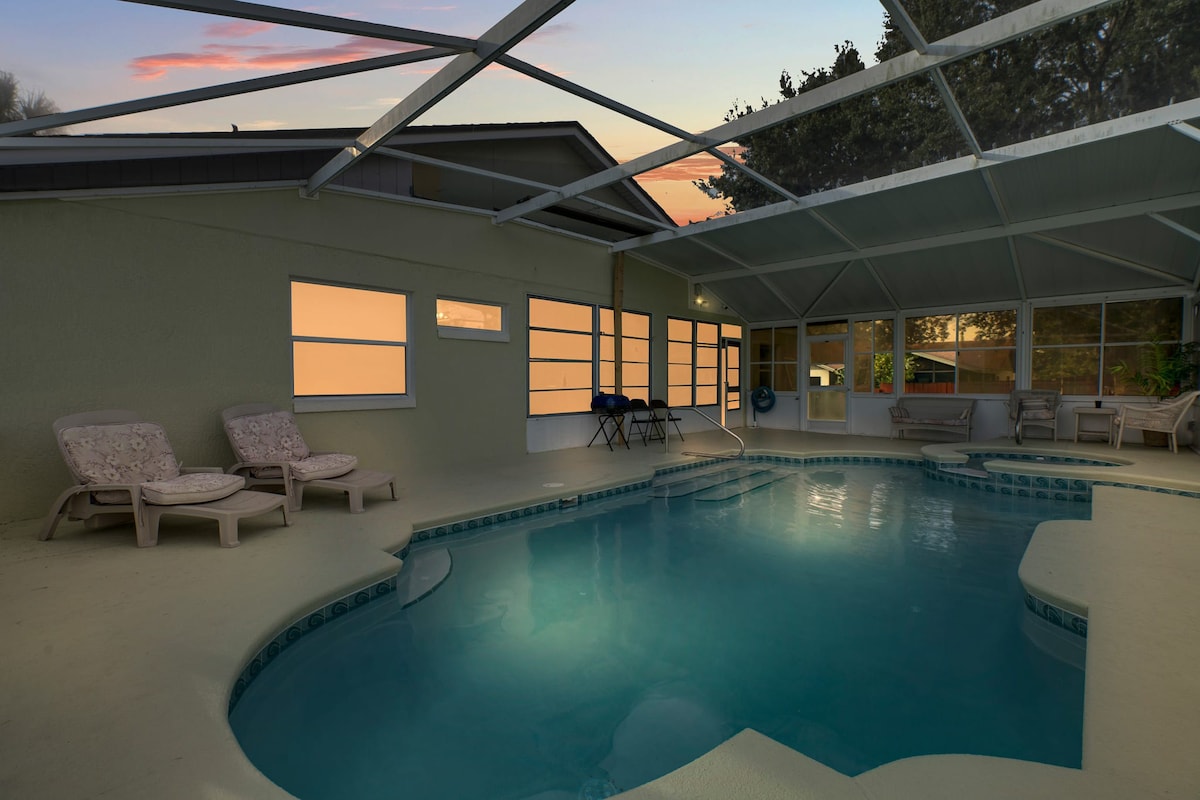 4BR w/ Private Heated Pool + Hot Tub + Grill