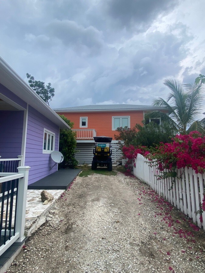 Salty Dolphin House - Guana Cay, In the Settlement