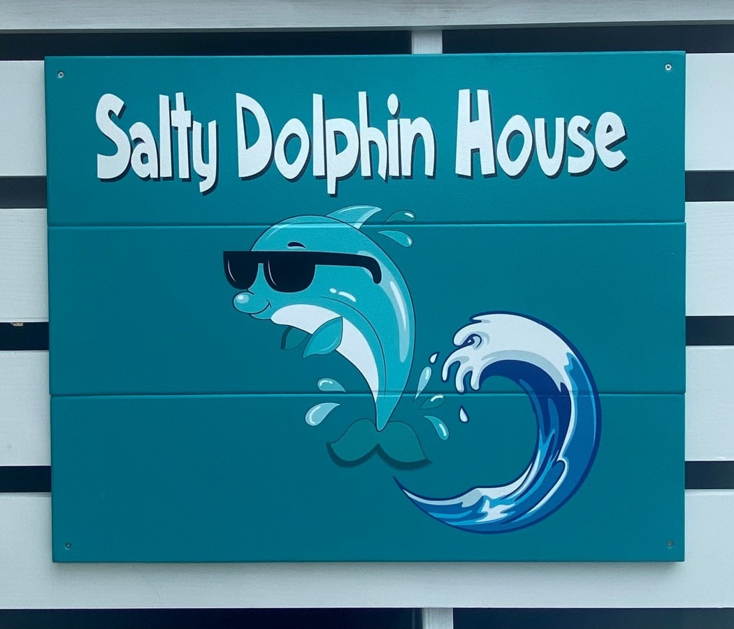 Salty Dolphin House - Guana Cay, In the Settlement