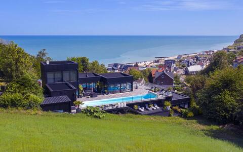 Villa with panoramic sea view