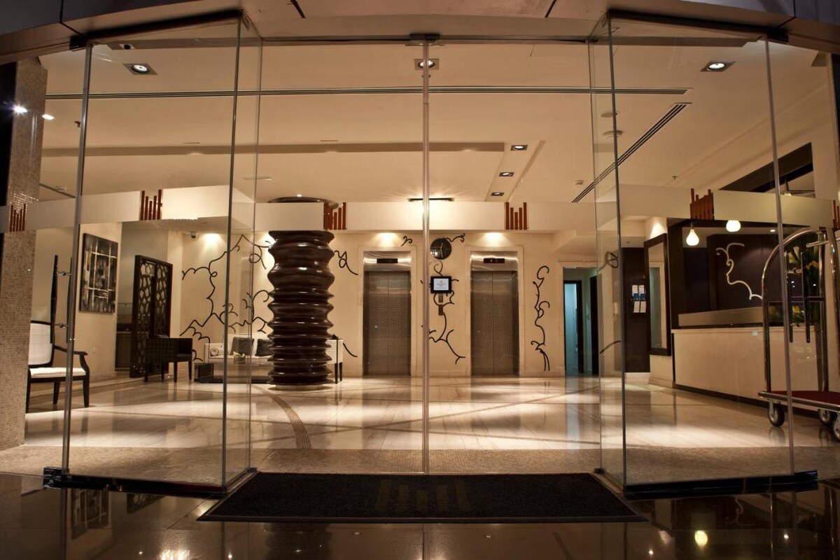 Superior King Room Near Abu Dhabi Mall