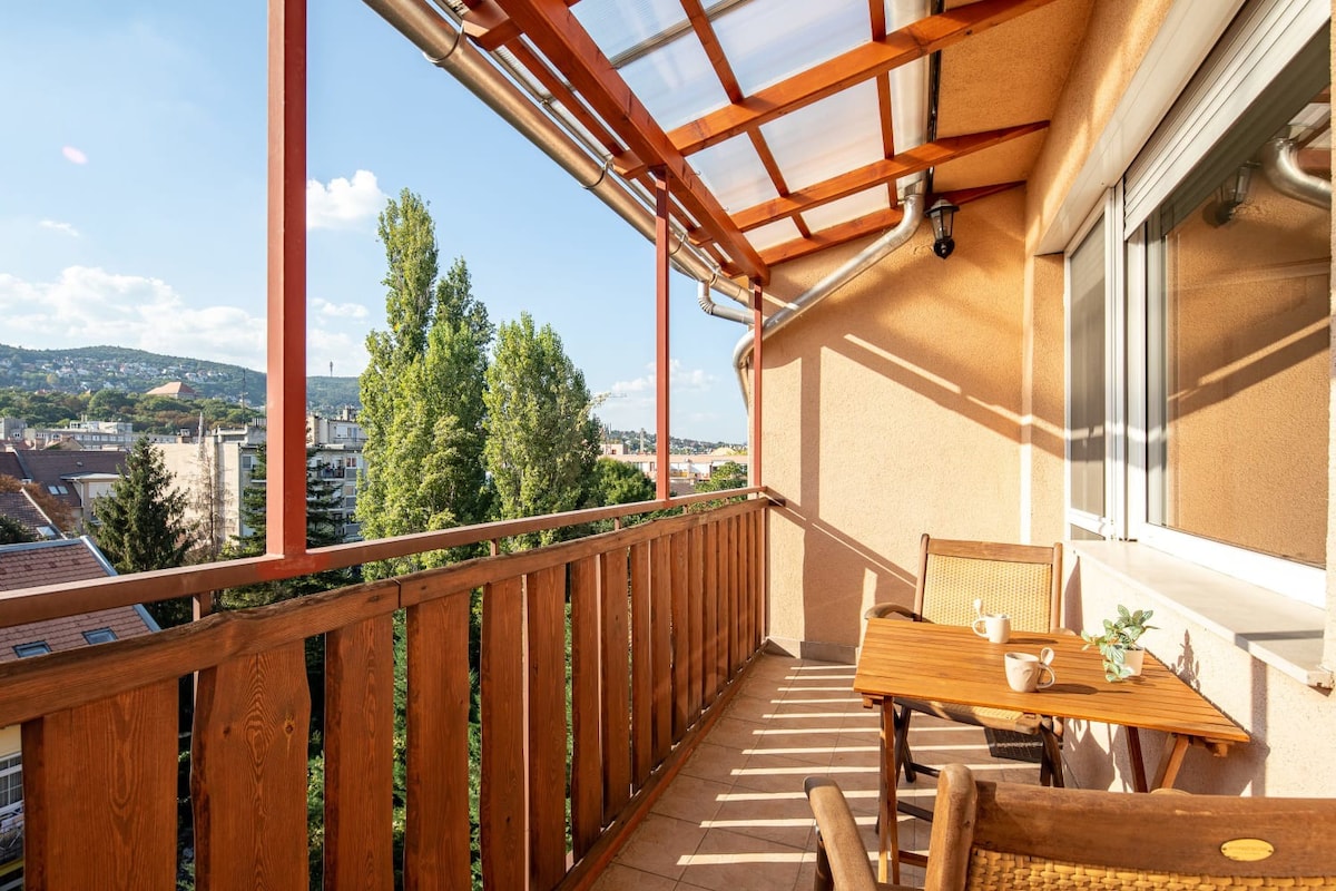 超级阳光明媚-带阳台的大型舒适房源