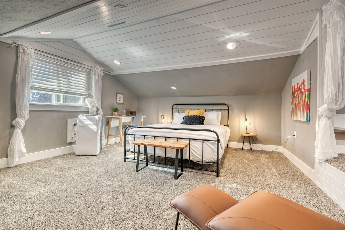 Ray of Sunshine! Remodeled Home in Heart of Boise