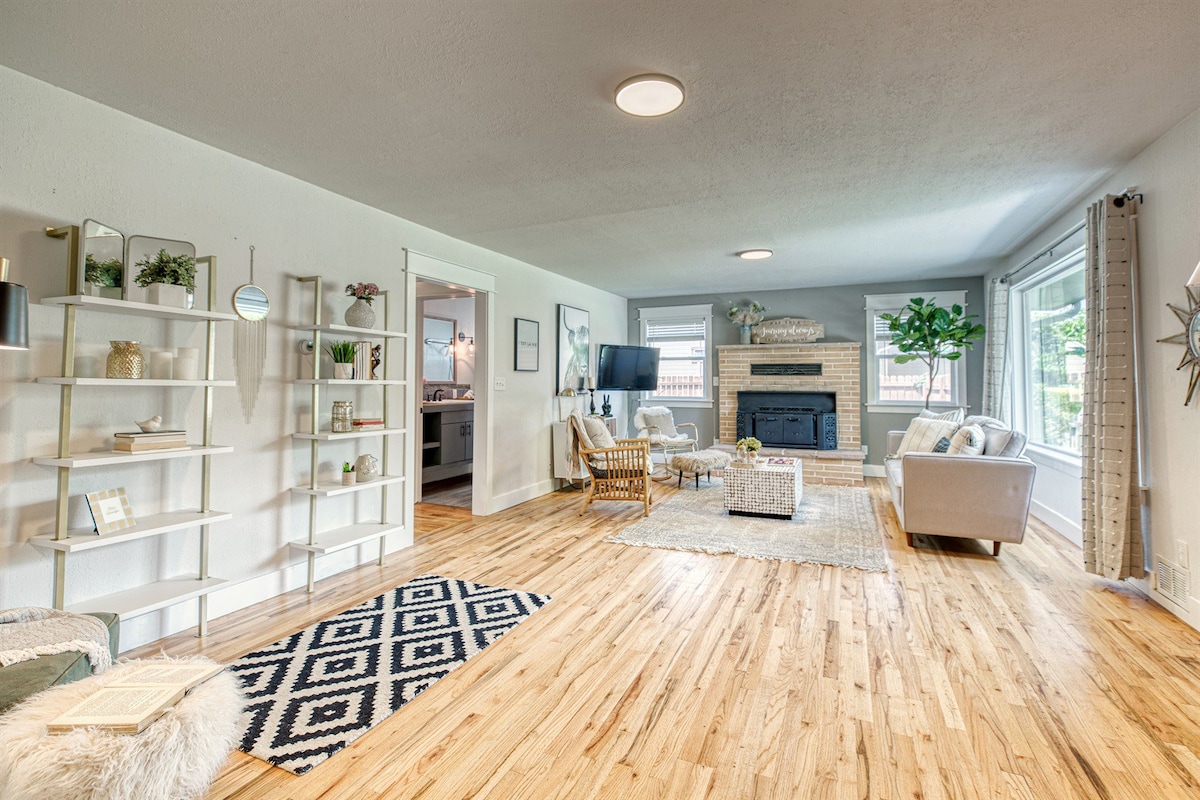 Ray of Sunshine! Remodeled Home in Heart of Boise