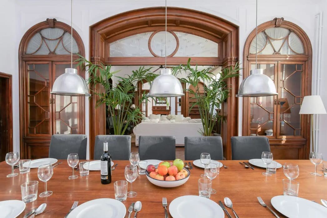 Paseo de Gracia Huge 6BD Catalan home for 15 guest