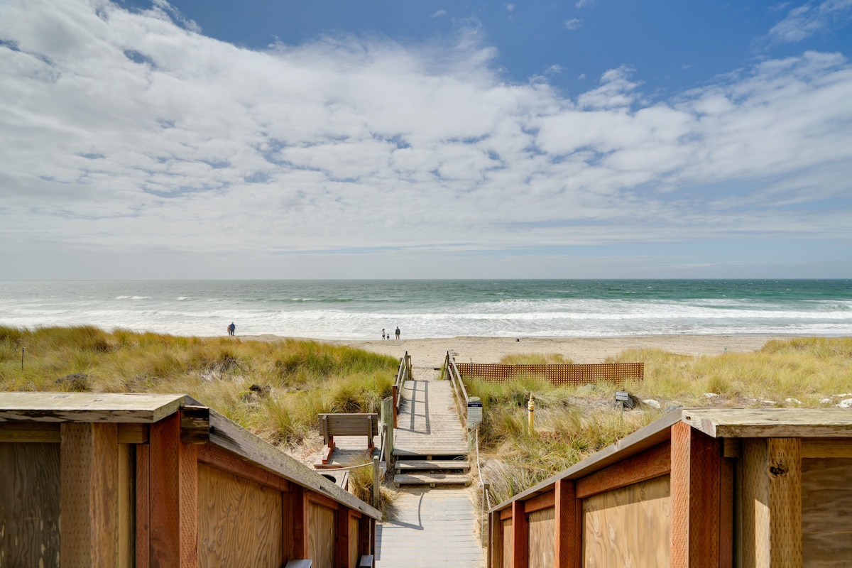 Oceanfront Watsonville Condo w/ Beach Access!