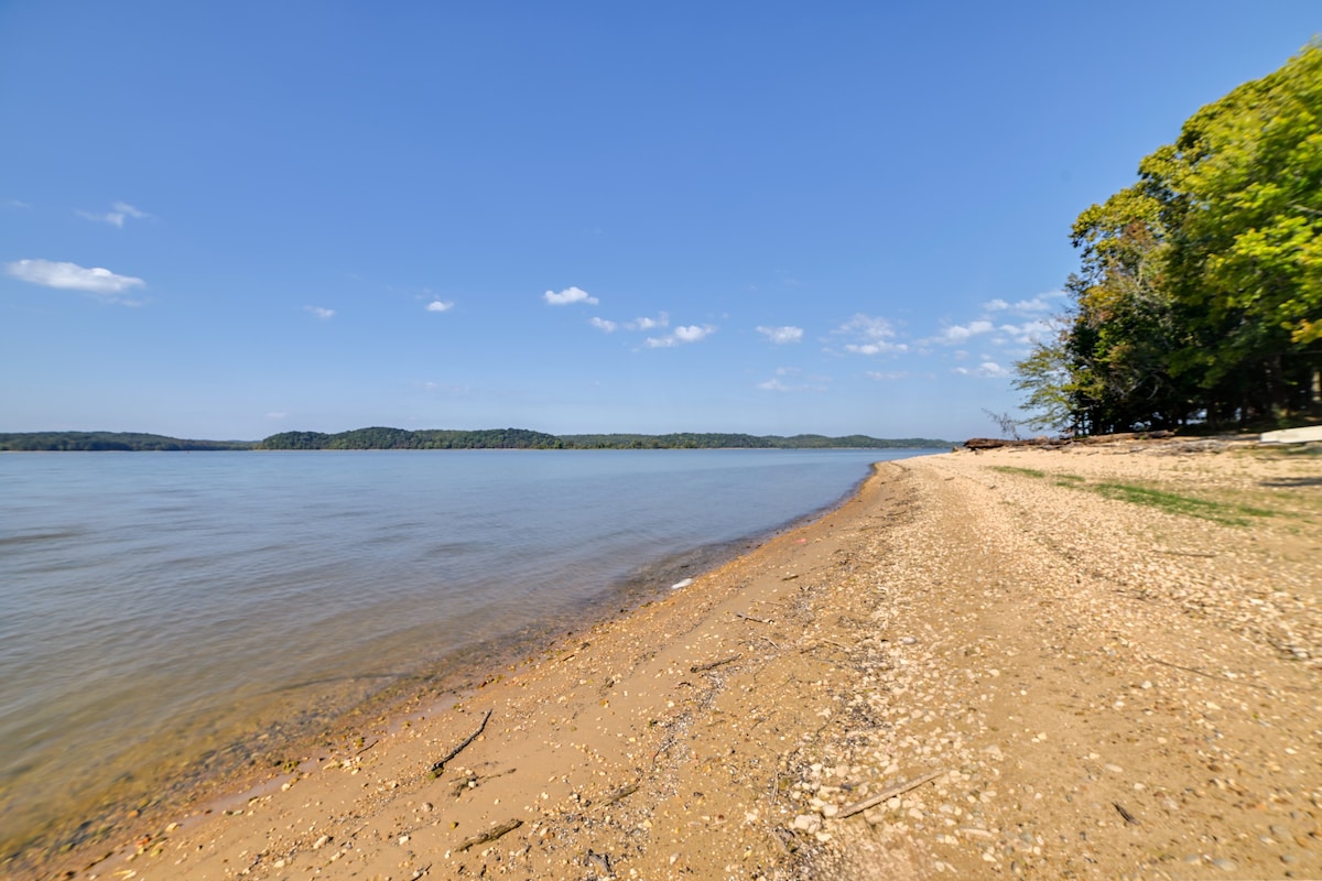 Lake Barkley Home w/ On-Site Beach: Boat + Swim!