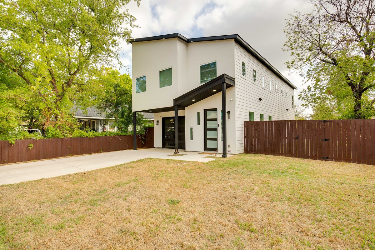 Modern West Dallas Home: 7 Mi to Downtown!