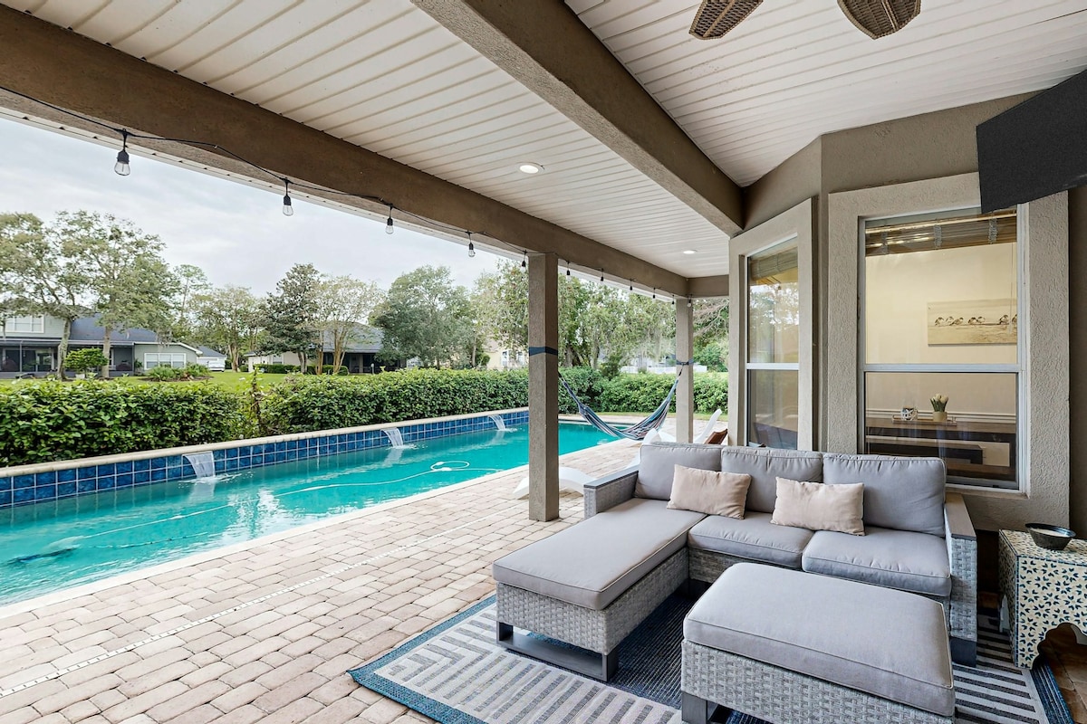 5BR retreat with saltwater pool & soaking tub