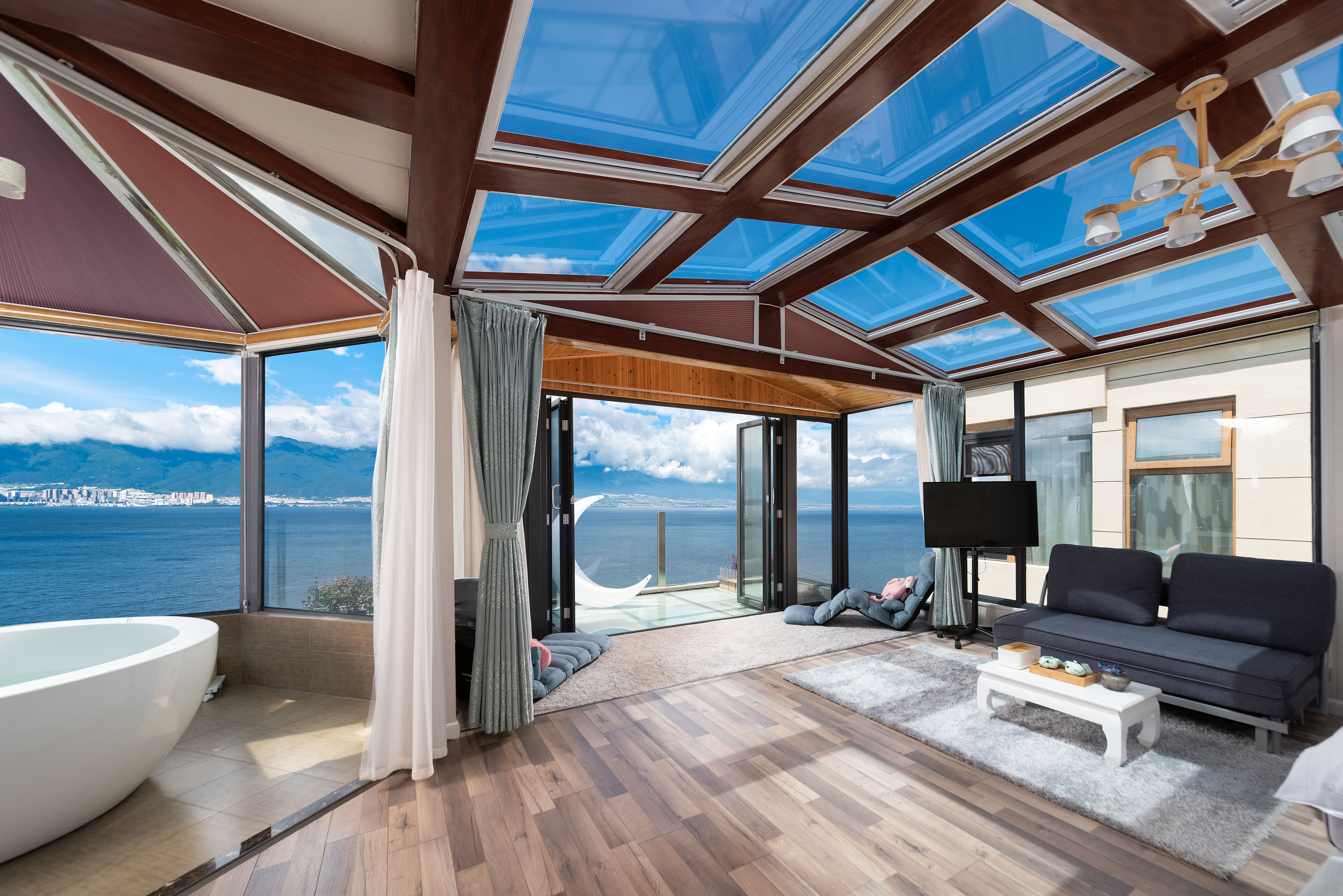 大理洱海|铁板烧烤|浪漫浴缸|免费停车位|维也纳270星空海景大床房