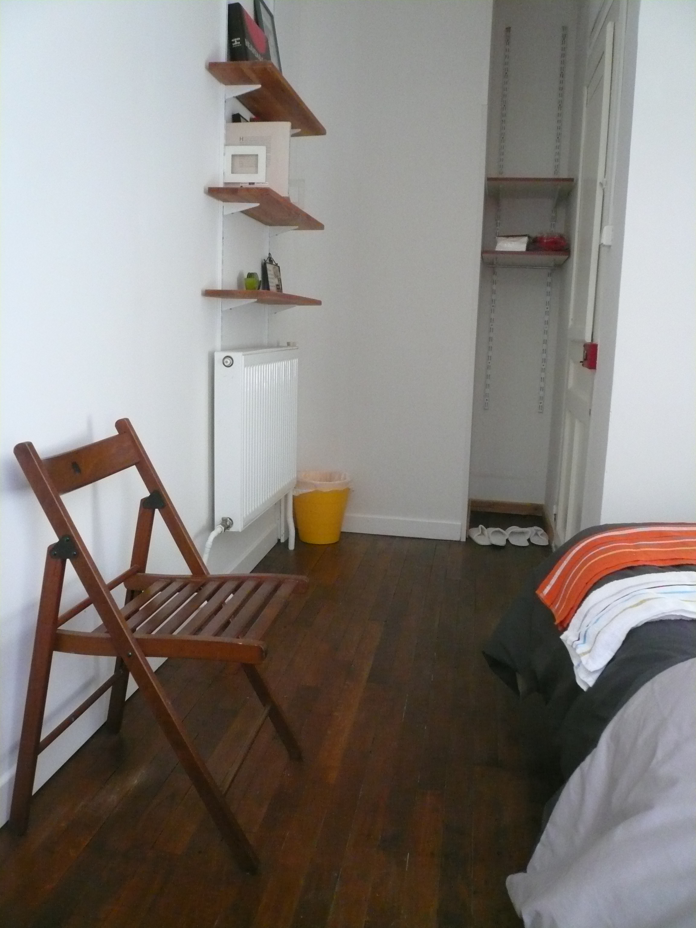 蒙特勒伊联排别墅里的独立房间双人卧室和独立卫生间