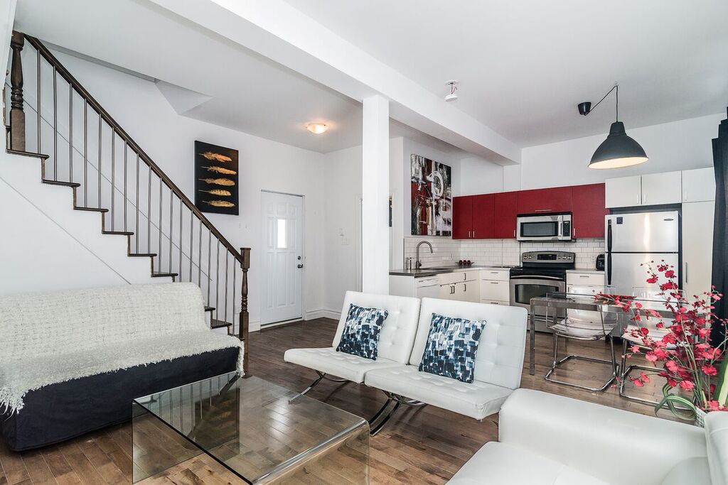 Old Montreal House 2Bdrm with Free2 Car Parking