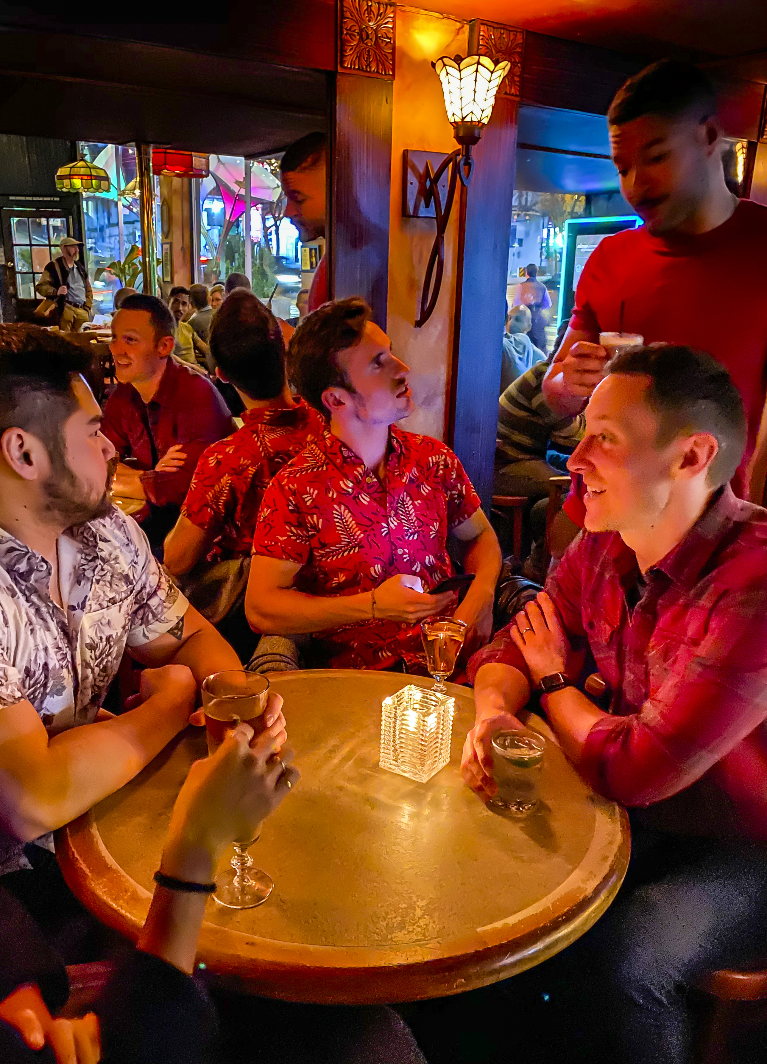 探索卡斯特罗区的同志酒吧