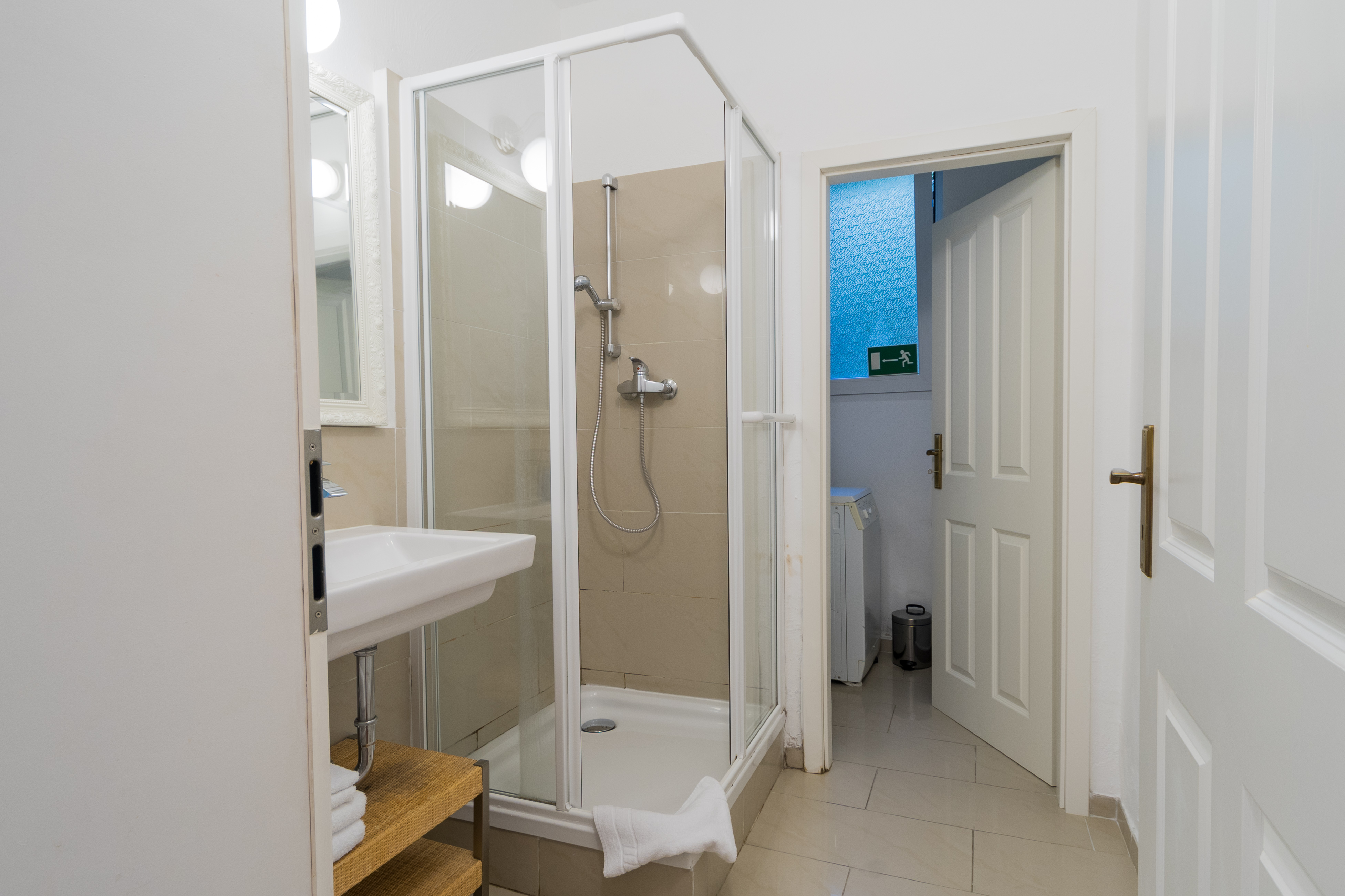 柏林· 整套公寓型住宅 · 令人惊叹的柏林米特地下室