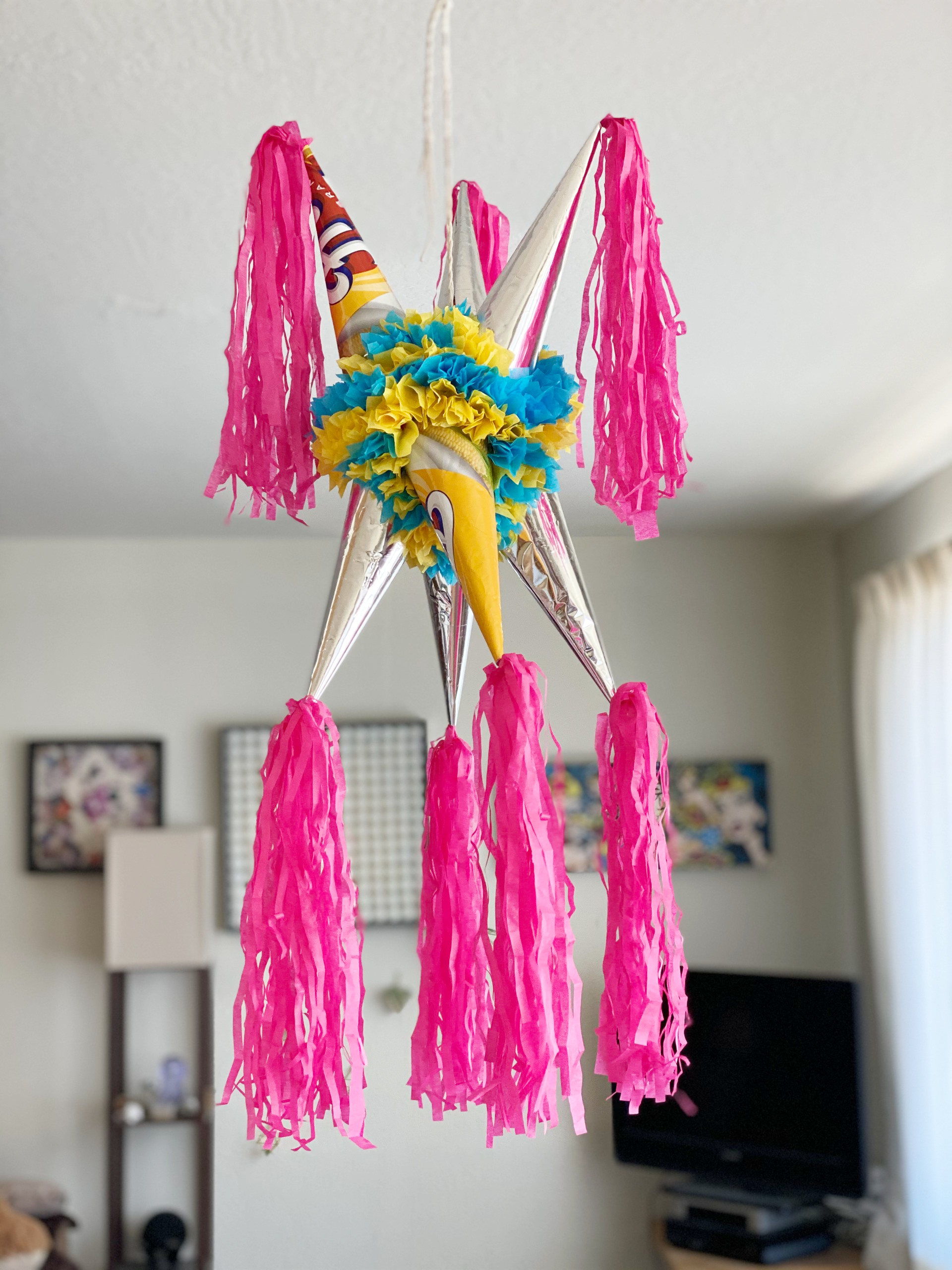 制作传统墨西哥皮皮纳塔