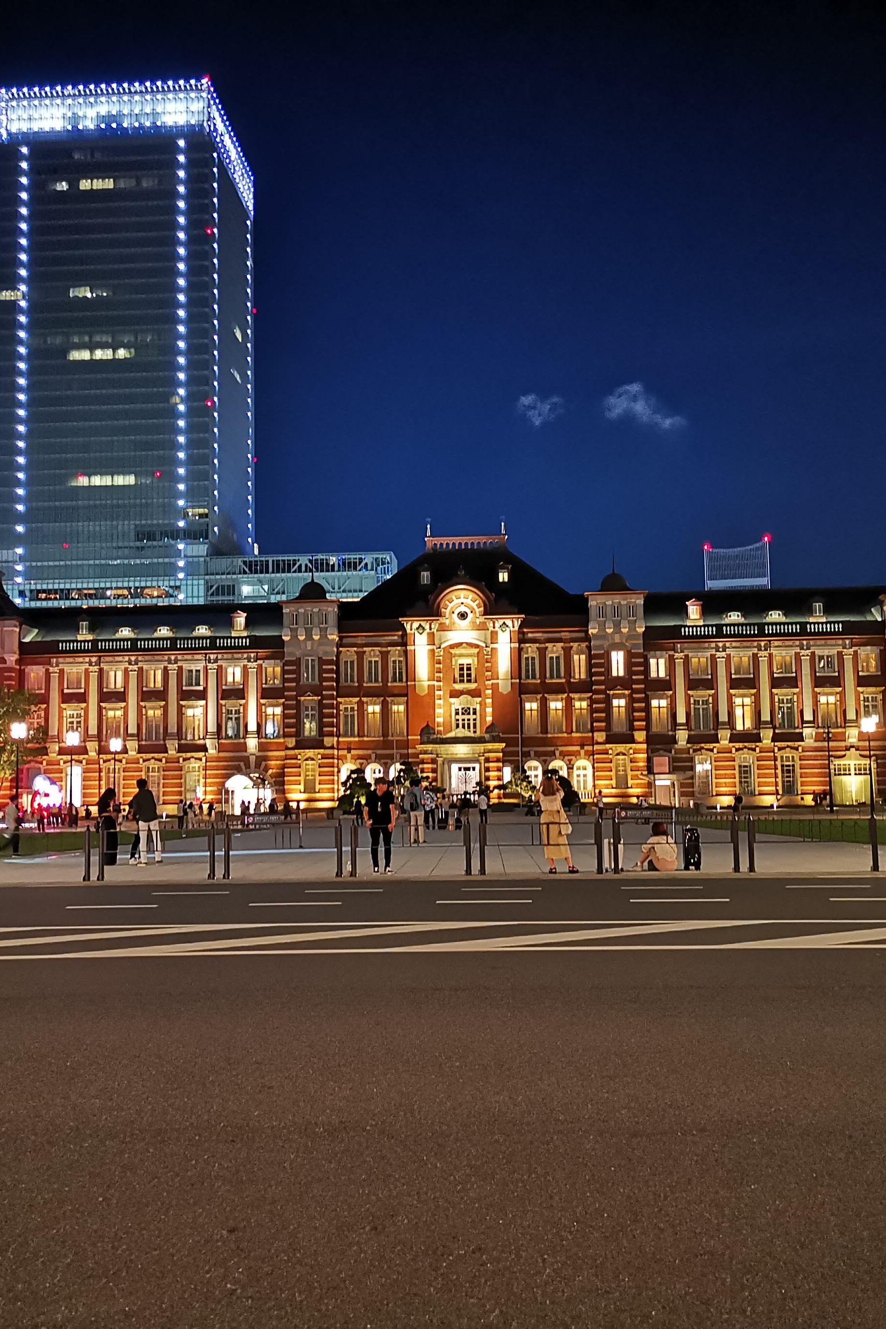 骑电动自行车欣赏东京夜景