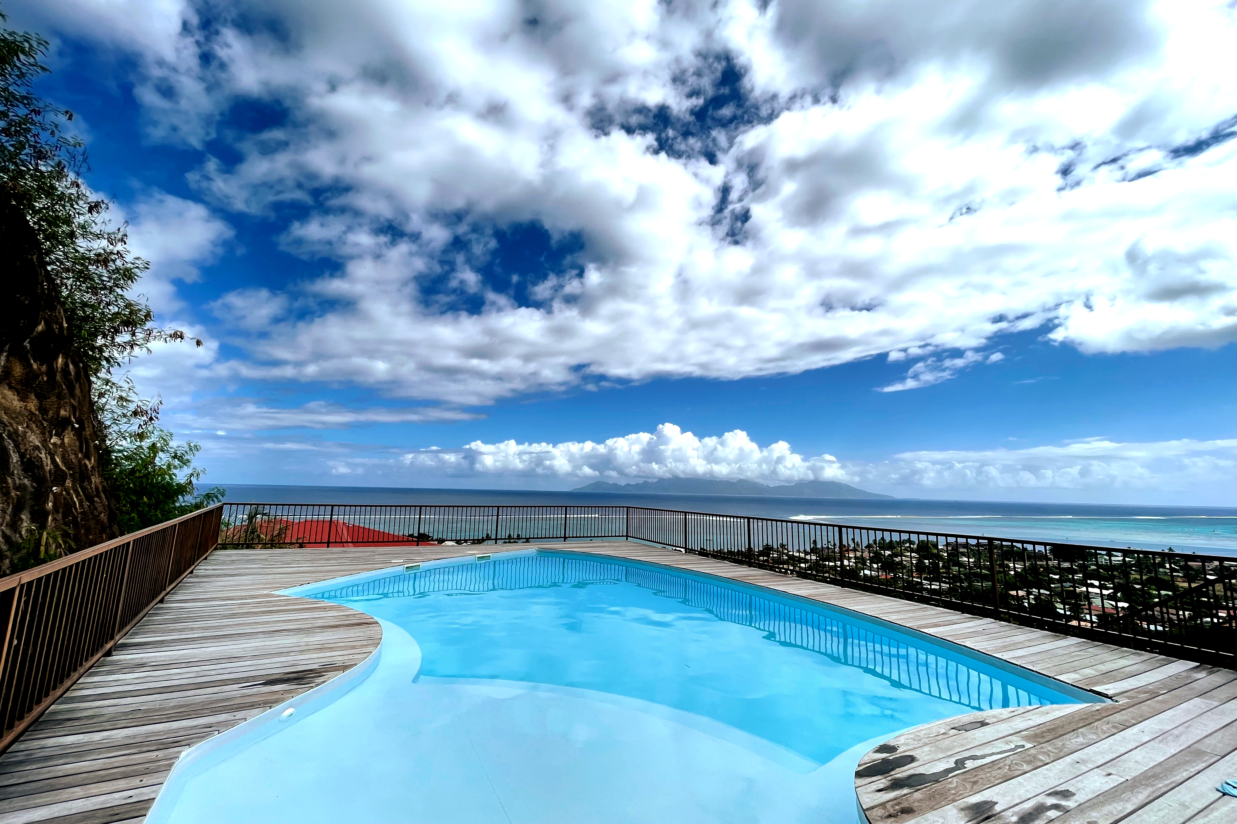 180°oceanviewMooreaswimmingpoolgardenbar-Puna'auia民宿